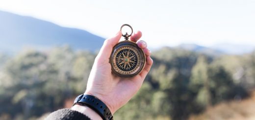 Top 10 Essential Items to be Taken With for Travelling to Mountains