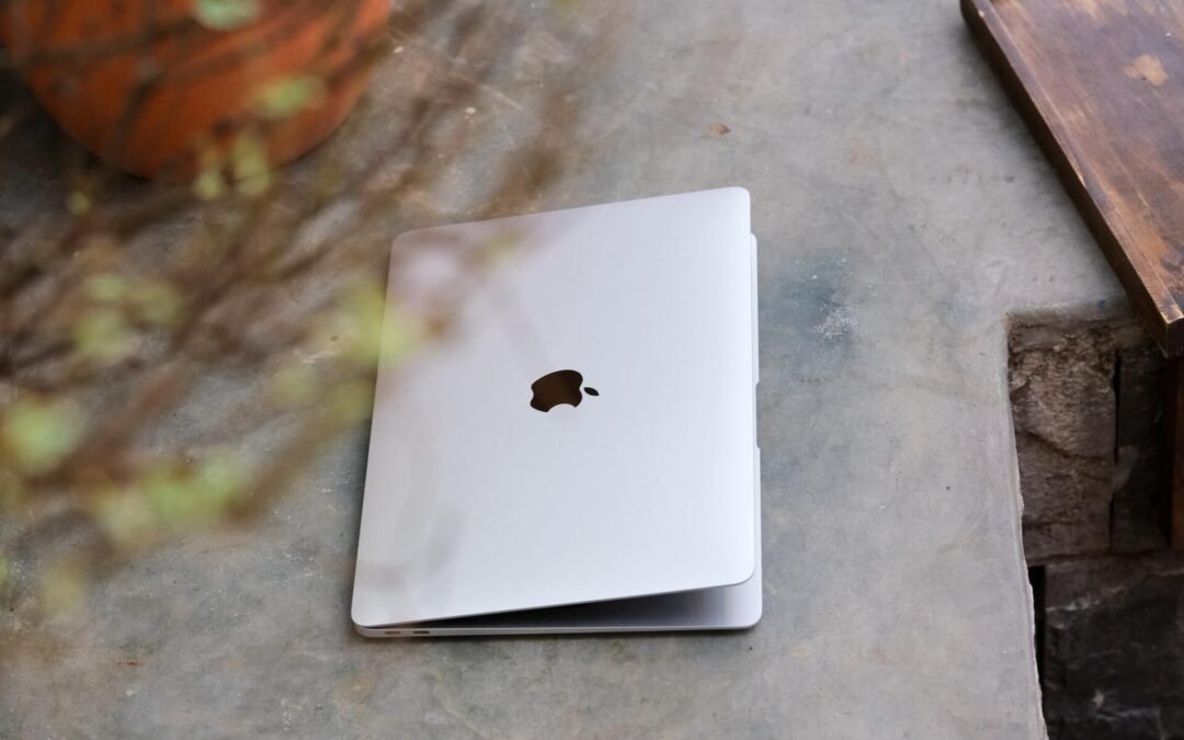 4 Reasons why MacBook Air is the Best Travel Laptop