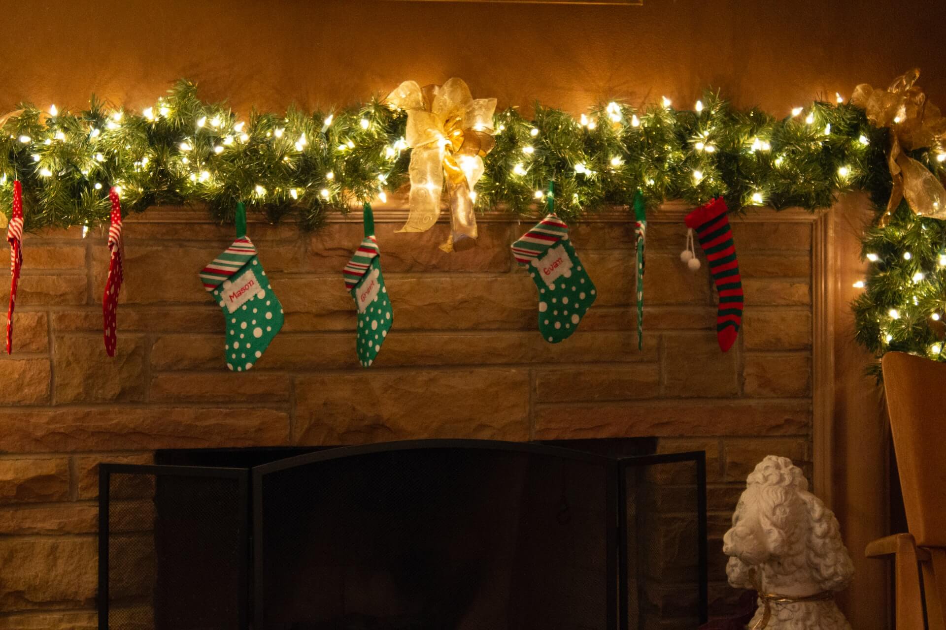 Christmas Decorating Ideas for a Mantel